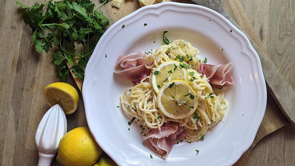 Herrlich cremig und italienisch wird es mit den Zitronen-Spaghetti