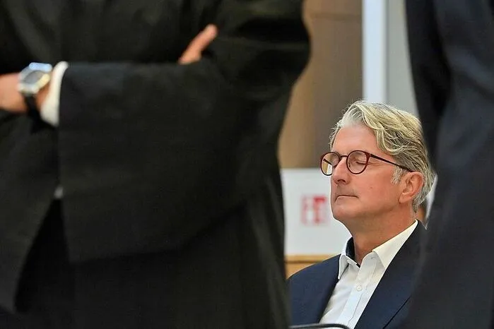 Bei Stadler geht es darum, dass er als Audi-Chef den Verkauf von Neuwagen in Europa nicht sofort gestoppt hatte, als die US-Umweltbehörde im September 2015 die manipulierte Steuerungssoftware entdeckt hatte.