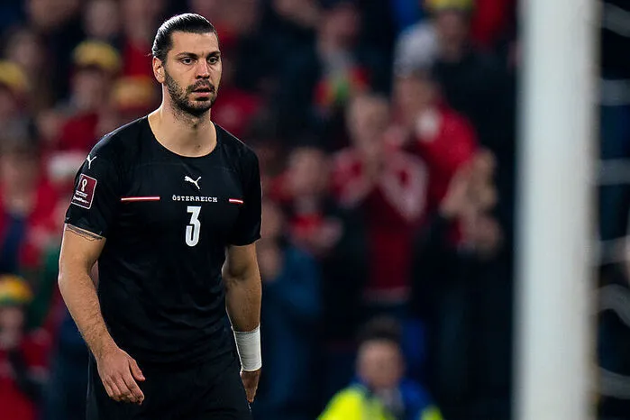 Aleksandar Dragovic: 3 Ohne Zweifel der bessere der beiden Innenverteidiger. Spielte unauffällig – für einen Innenverteidiger nicht das schlechteste Attribut. Beruhigte das Spiel, ohne es langsam zu machen.
