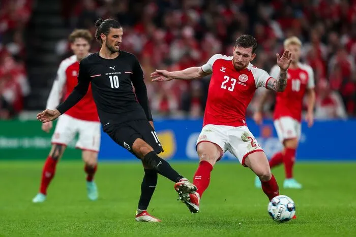 Florian Grillitsch: 3 Neben 2Kämpfer" Ilsanker verteilte er im Mittelfeld die Bälle. Zwischenzeitlich mit einem guten Auge, aber mit zu wenig Tempo. Sein Spiel gegen den Ball ist ausbaufähig.