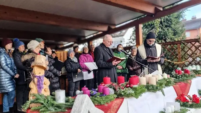 Die traditionelle Adventkranzsegnung war am Wochenende Auftakt für den 13. Adventmarkt der Stadtgemeinde Spielberg.