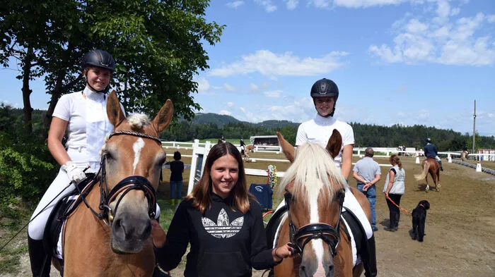 Beim Reitstall Wakonig in Maria Rain gingen ab Freitag Reiter-Wettbewerbe über die Bühne und am Sonntag ins Finale: Die Kärntner Meisterschaft in der Vielseitigkeit und der Alpe Adria Vielseitigkeitscup wurden ausgetragen. Die aktuellen Ergebnislisten finden Sie am Ende dieser Fotogalerie.