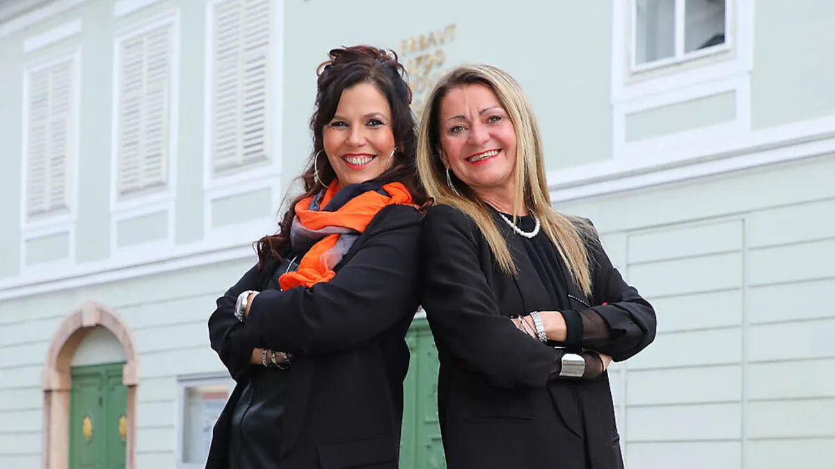 Viktoria Steiner (l.) und Susanne Zöllinger werden mit dem Leobener Kulturpreis 2021 ausgezeichnet