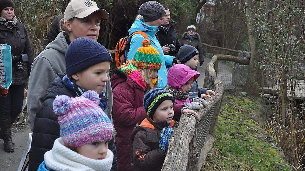 Martha Moritz von der Zooschule führte die Kinder durch den Park
