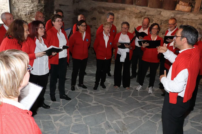 Musikalisch wurde die Feierlichkeit von Darbietungen der Chöre und Musikgruppen der drei Gemeinden umrahmt.
