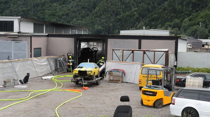Funkenflug dürfte am Samstag knapp vor Mittag zu einem Unfall in einer Werstatt geführt haben.
