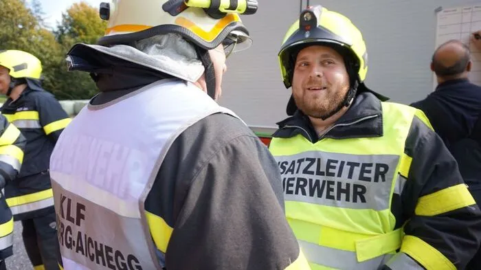 Ein Großaufgebot an Einsatzkräften hielt am Samstag eine gemeinsame Übung ab. Als Annahme ging man von folgendem Szenario aus: In einem Waldstück in Gressenberg ist Feuer ausgebrochen und hat eine große Fläche in Brand gesetzt.