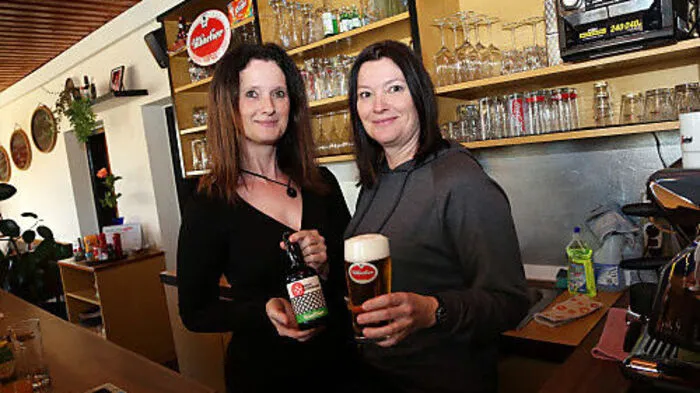 Doris und Bettina Gerstenbrand in ihrem ersten eigenen Lokal