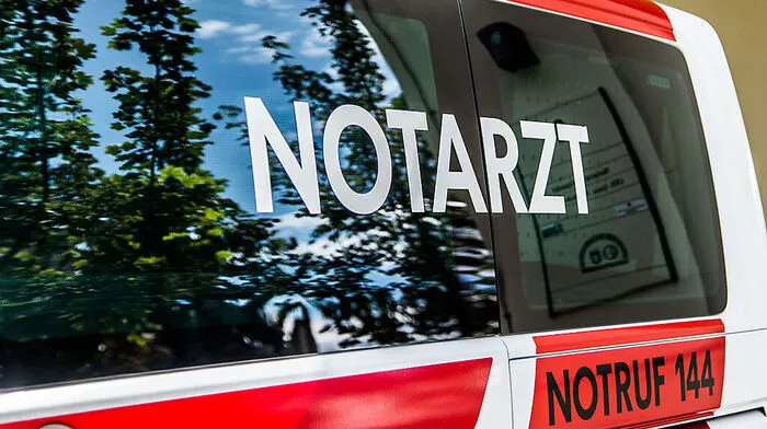 Der Verletzte wurde nach notärztlicher Versorgung in das Bezirkskrankenhaus Lienz eingeliefert