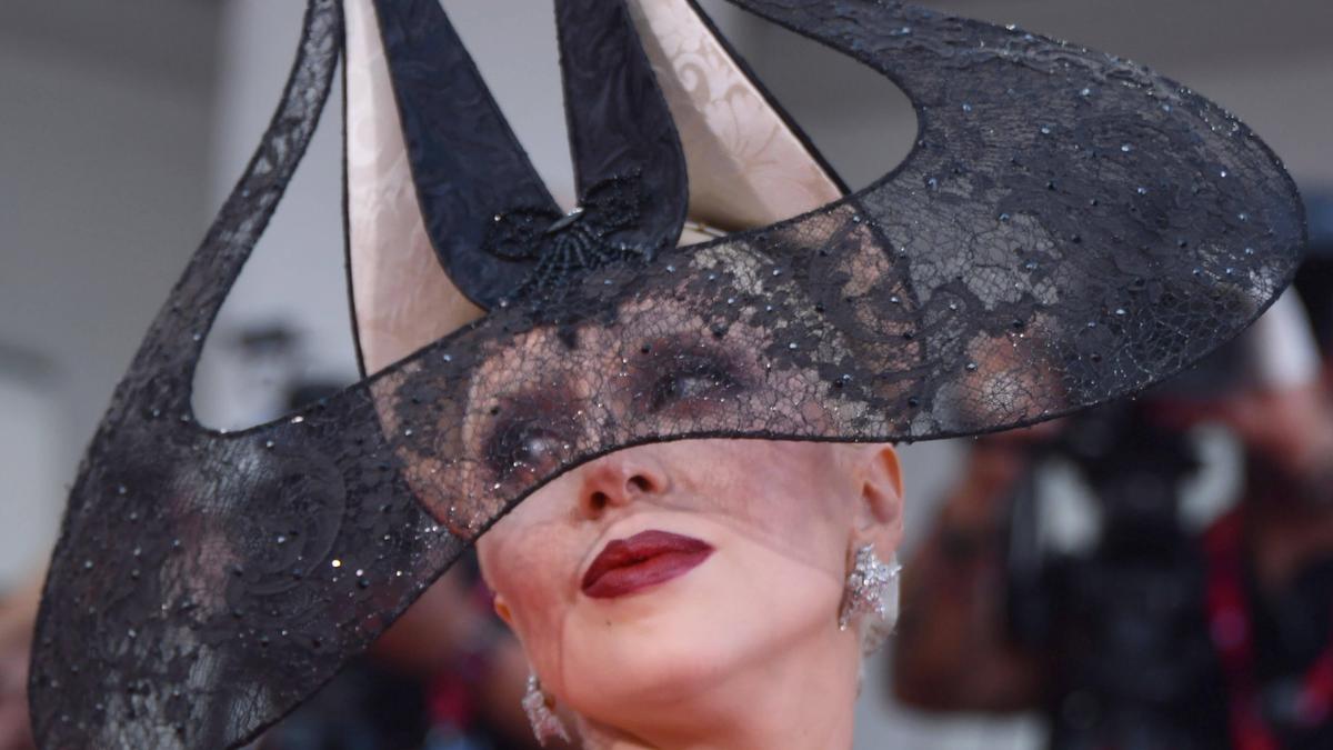 Mit Hörnern, Dior-Couture und Klunkern: Lady Gaga machte in Venedig auf große Diva