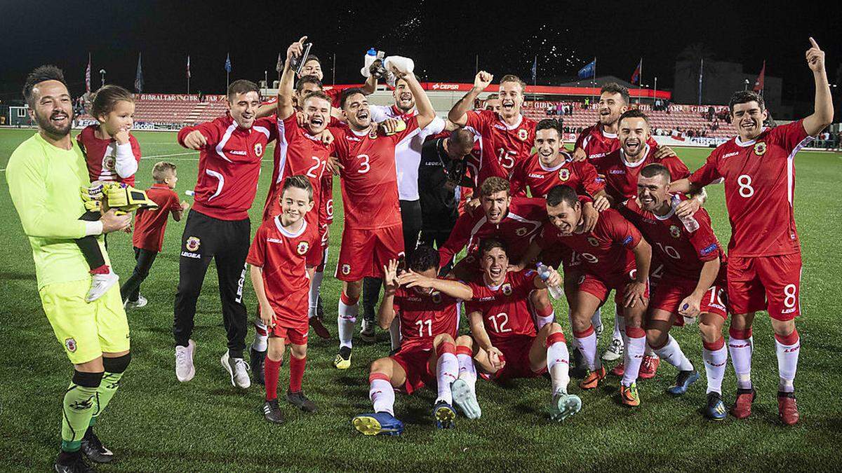 Die Fußballzwerge von Gibraltar im Freudentaumel