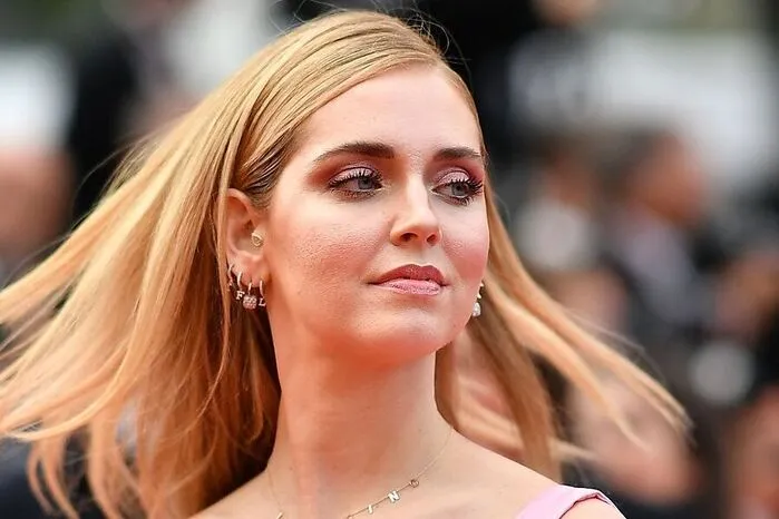 Chiara Ferragni. Die Italienerin ist eine der erfolgreichsten Mode-Influencerinnen überhaupt. 2018 machte sie mit ihrer Hochzeit Schlagzeilen. Alleine am Tag der Trauung trug sie zwei Kleider des Couture-Hauses Dior. Die Suchanfragen zur französischen Marke verdreifachten sich in den Tagen nach der Hochzeit.