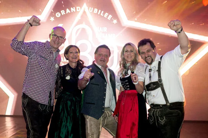 Das „haarige“ Dreamteam: Marketing Consultant Thomas Licht, Geschäftsführerin Ingrid Batruel, Firmengründer Gerhard Ott, Marketingdirektorin Elisabeth Hamerle-Brandstetter und CEO Hairdreams USA Gerhard Strutz