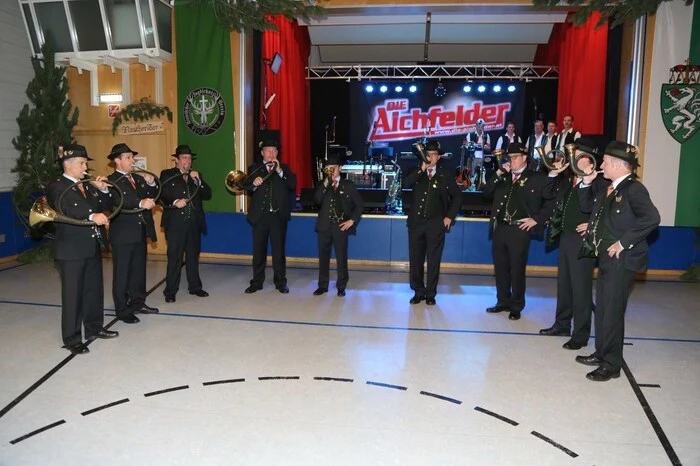 Die feierliche Eröffnung das Balls nahmen die Jagdhornbläser aus Amering unter Hornmeister Josef Mostögl und  die Gastgruppe der Freien Jäger Murtal unter der Leitung  von Thomas Kamper vor, die mit ihren jagdlichen Weisen stimmungsvoll auf das Ballvergnügen einstimmten.