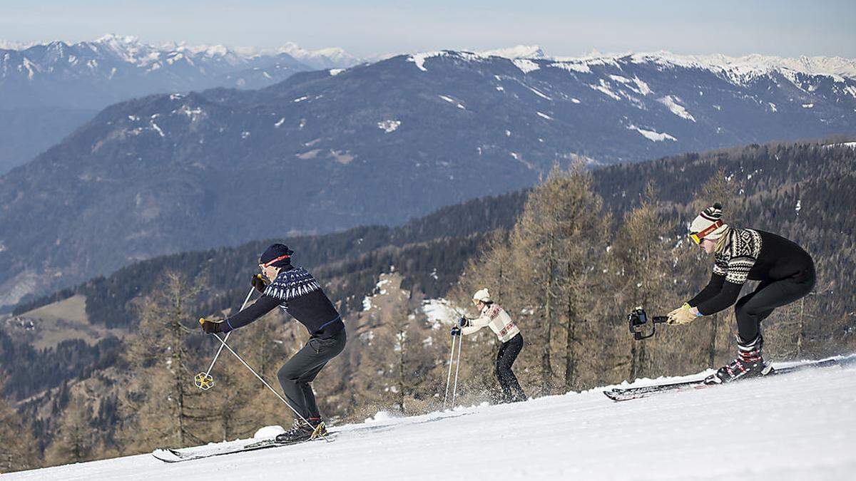 Die Doubles zeigen vollen Körpereinsatz bei den Dreharbeiten auf der Panorama-Abfahrt