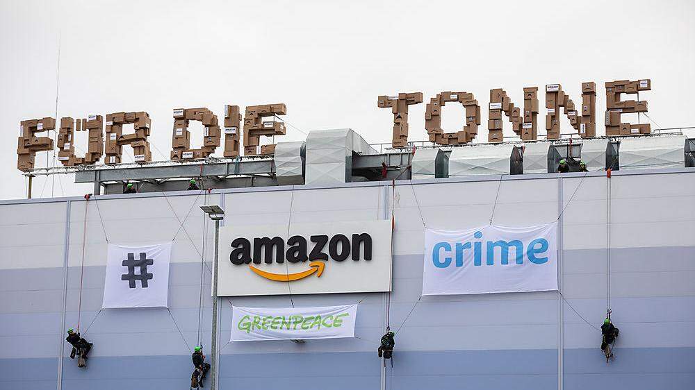 Amazon soll laut Greenpeace rund 30 Prozent aller Retouren vernichten. 