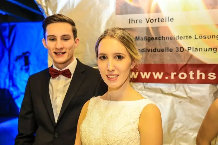 Um punkt 20.30 Uhr legte das Schiff mit der von der Tanzschule Dietrich einstudierten Polonaise in Richtung Zukunft ab.