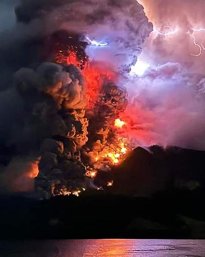 Indonesien | Eindrucksvoller Ausbruch: Der Vulkan in Indonesien