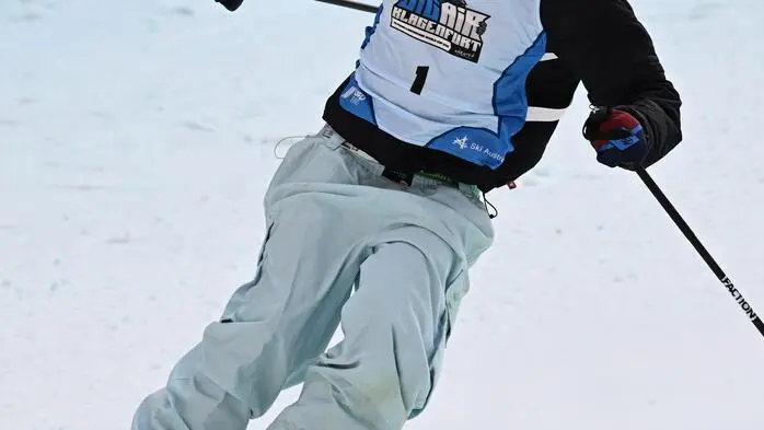ABD0074_20250102 - KLAGENFURT - ÖSTERREICH: Der Weltcupführende im Freeski Big Air der Männer, Tormod Frostad (NOR) beim Training am Donnerstag, 2. Jänner 2025, beim FIS-Weltcup in Klagenfurt. - FOTO: APA/BARBARA GINDL