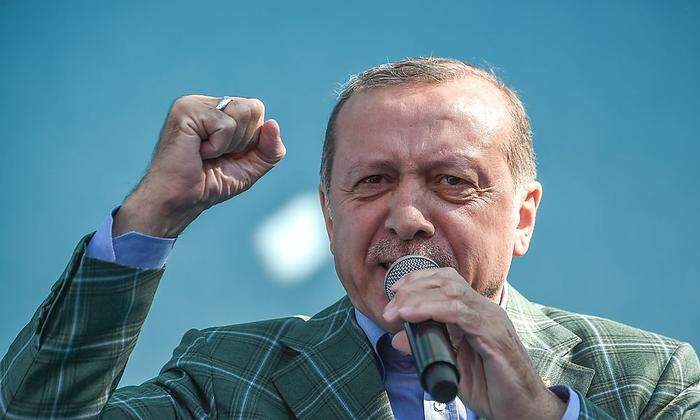 Staatspräsident Recep Tayyip Erdogan greift nach der totalen Macht