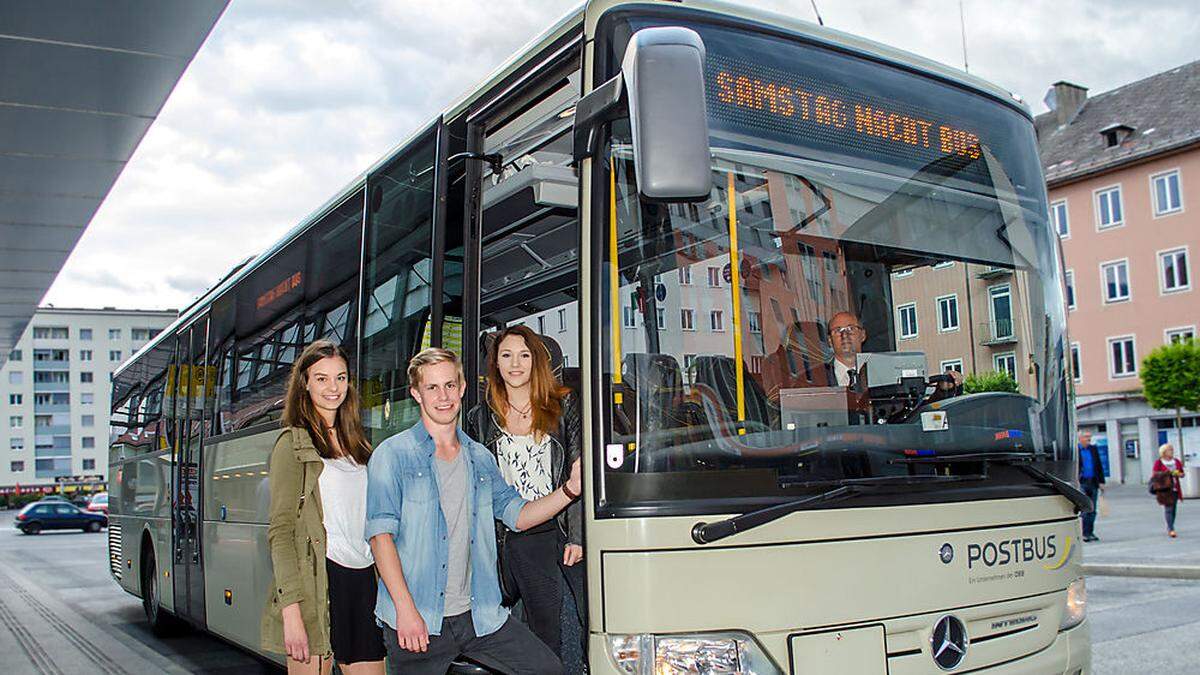 Mit dem Nachtbus kommen jugendliche Nachtschwärmer sicher nach Hause