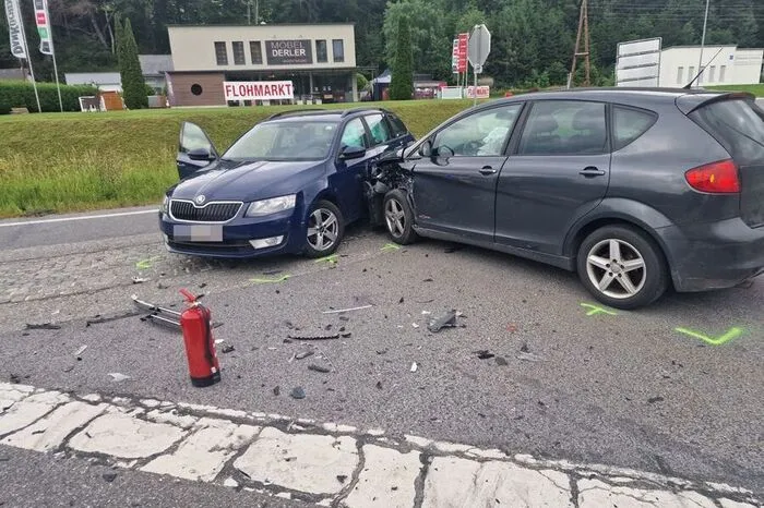 Fünf Personen wurden unbestimmten Grades verletzt.