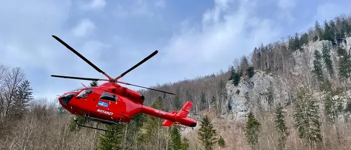 Der Hubschrauber durchkämmte das Gebiet