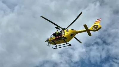 Ein Rettungshubschrauber brachte den Mann in das Krankenhaus (Sujetbild) 