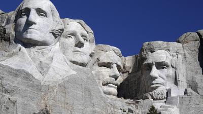 Mount Rushmore, auch genannt „Schrein der Demokratie“, in South Dakota. Darauf verewigt: George Washington, Thomas Jefferson, Theodore Roosevelt und Abraham Lincoln