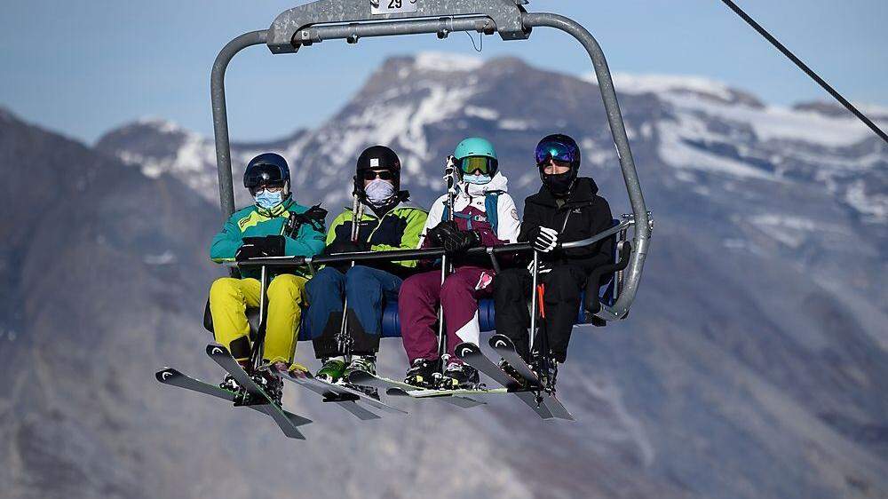 Deutschland verlängert Covid-Maßnahmen und will EU-weit Skiurlaub im Ausland unterbinden