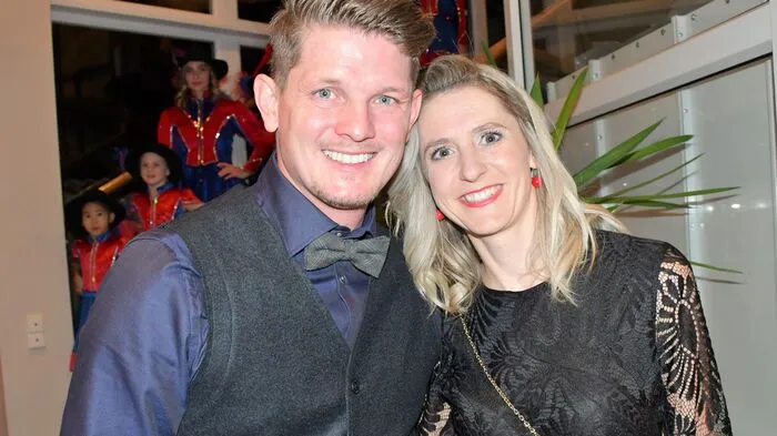Hubschrauberpilot Thomas Morgenstern und Lebensgefährtin Sabrina Brandstätter amüsierten sich bei der Sitzungspremiere der Wilden Lurnis