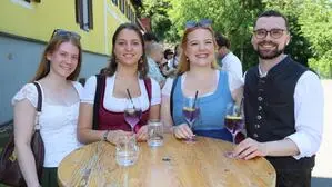Zahlreiche Gäste stürmten am Pfingstsonntag beim „Kellerstöckl hoamsuachn“ den Kuruzzenkogel in Fehring