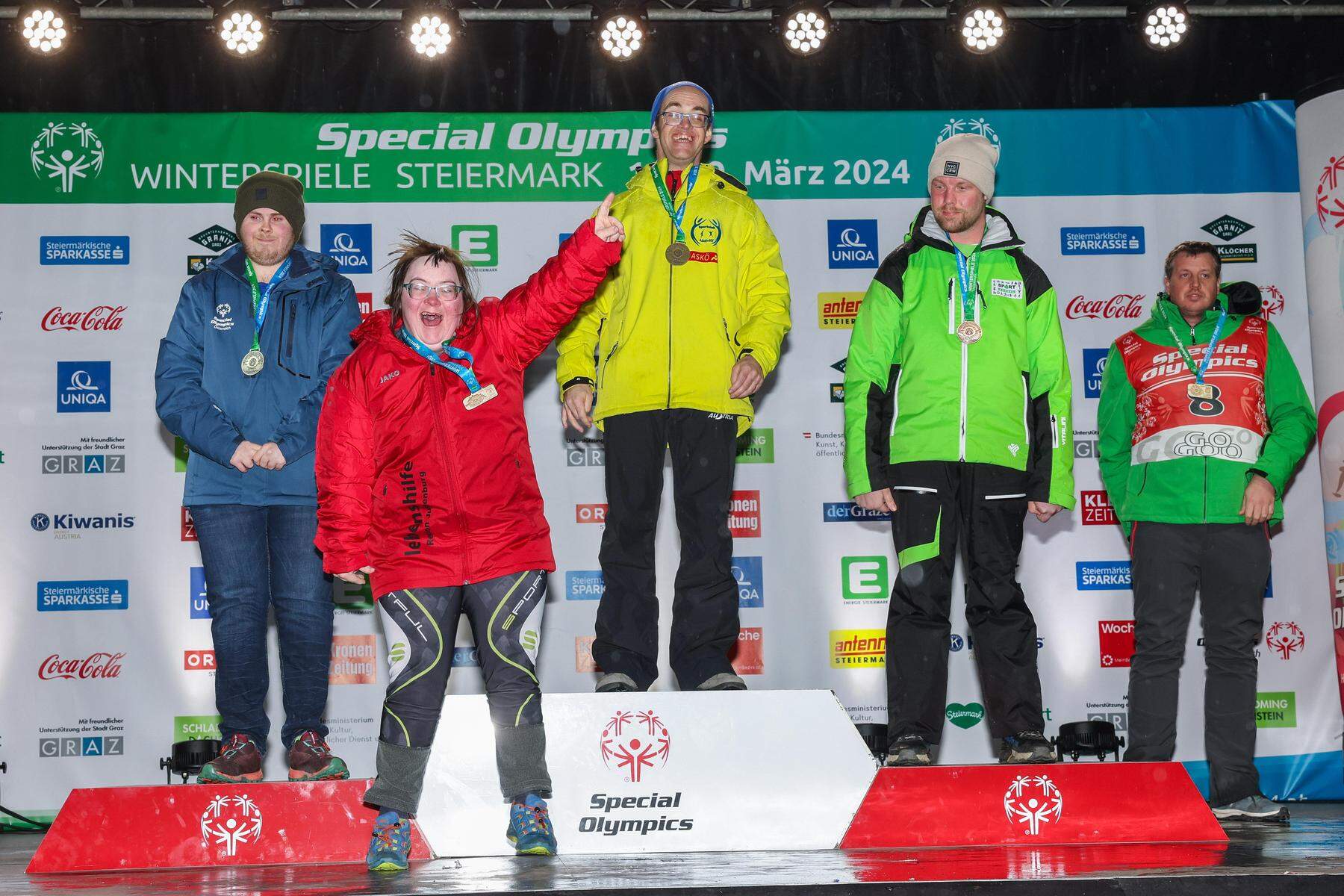 Fotos der Special Olympics : Große Momente bei der Winterspiele-Siegerehrung