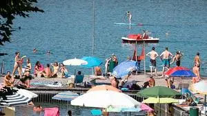 Sommerwetter lockt Besucher in die Bäder