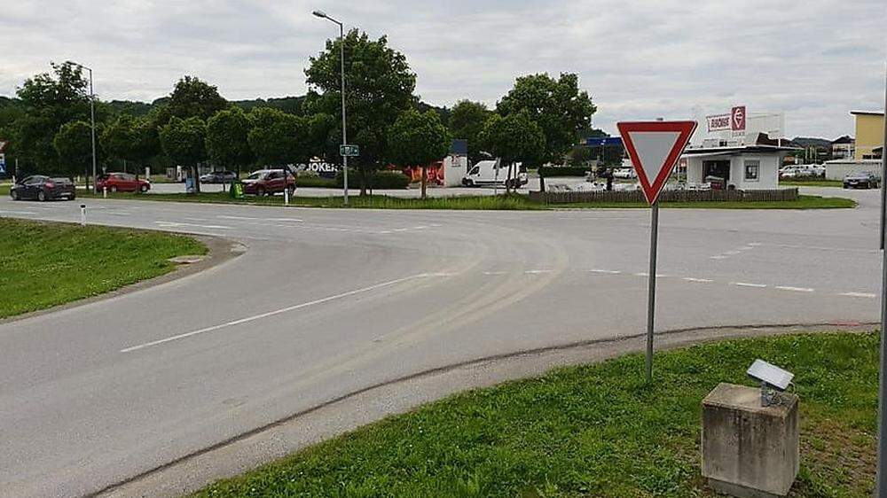 Die Kreuzung bei der Eisoase in Sinabelkirchen wird zu einem Kreisverkehr umgebaut