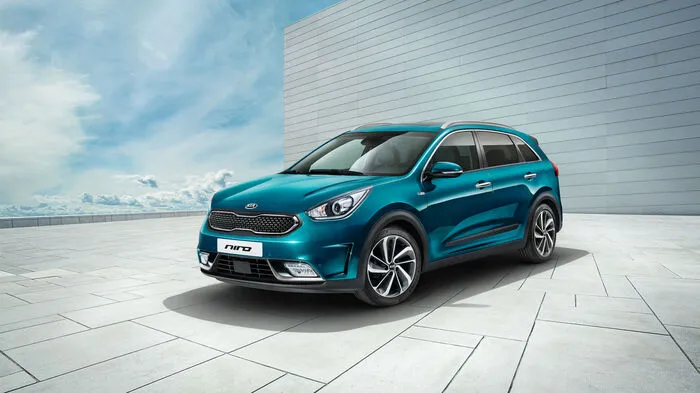 Der Kia Niro zeigt sich auf dem Genfer Autosalon erstmals dem europäischen Publikum. Für den Crossover-Hybrid haben die Koreaner erstmals eine auf Eco-Fahrzeuge zugeschnittene Plattform entwickelt. Das heißt: Sie ist speziell auf den Einsatz verschiedener Technologien und Antriebsstränge der nächsten Generation ausgelegt.