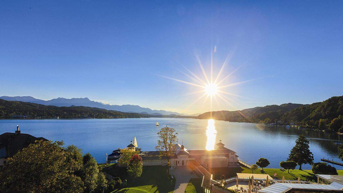 Einmalige Lage direkt am See mit Privatbadestrand