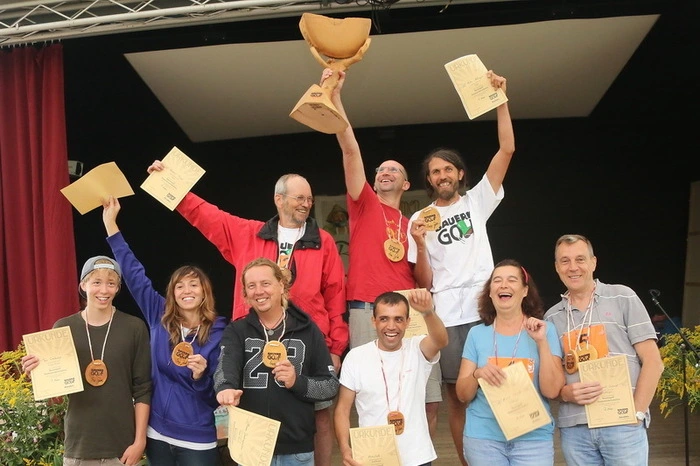 Die Titel gingen heuer an Erwin Prem und das Team „Jogis“ (Foto mit den Zweit- und Drittplatzierten) im Zielwurf und an Radwan Abdelkarim und Sue Lachmayr im Weitwurf.