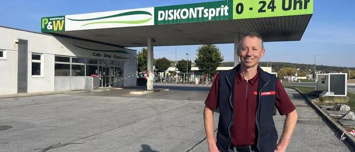 Johann Pratscher vor seiner Tankstelle in Sinabelkirchen