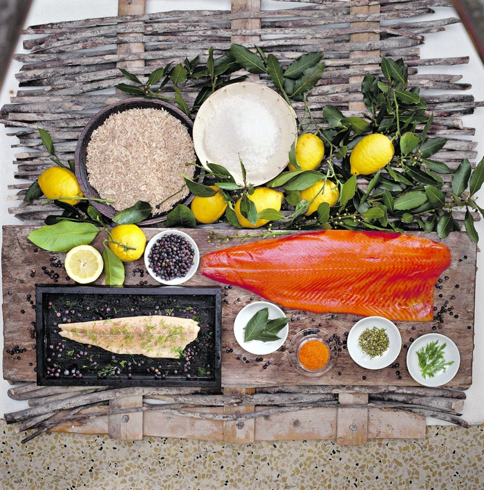 Nicht nur für den weltberühmten Rohschinken ist San Daniele bekannt, sondern auch für seine mit Holz, Beeren und Kräutern kalt geräucherte Lachsforelle