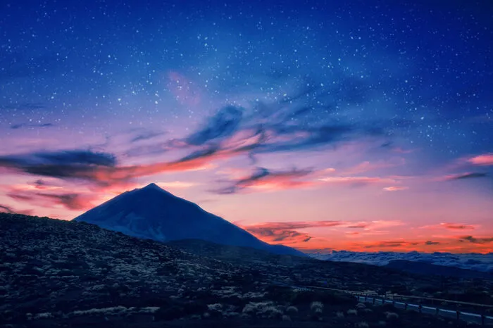 Teneriffa. Neben Chile und Hawaii sollen die Kanarischen Inseln einer der besten Orte der Welt für Himmelsbeobachtungen sein: Auf dem Teide werden Nachtwanderungen inklusive Sternderlschauen angeboten. 