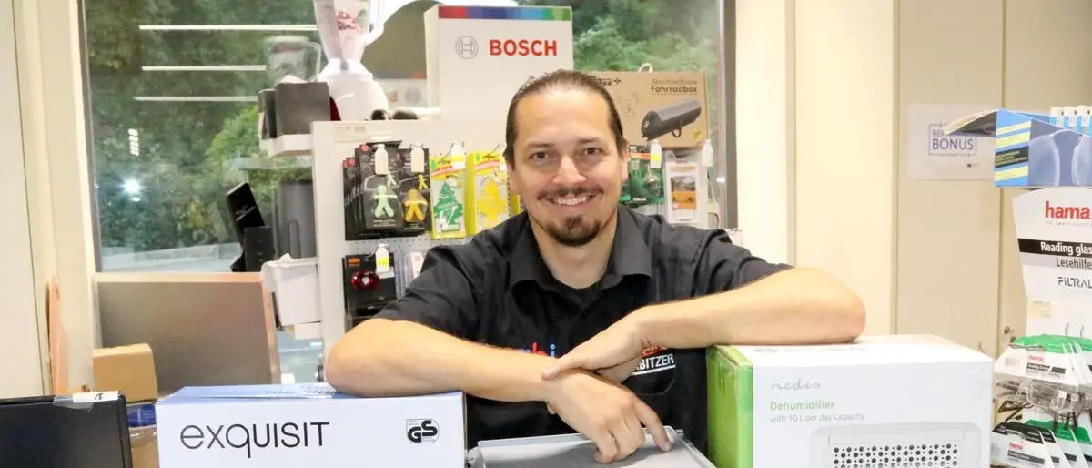 Walter Sabitzer, WK-Bezirksstellenobmann und Elektrohändler wartet auf eine Lieferung