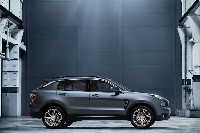Auf den Markt bringt Geely den 4,5 Meter langen Crossover namens 01 unter dem neuen Markennamen Lynk &amp; Co.