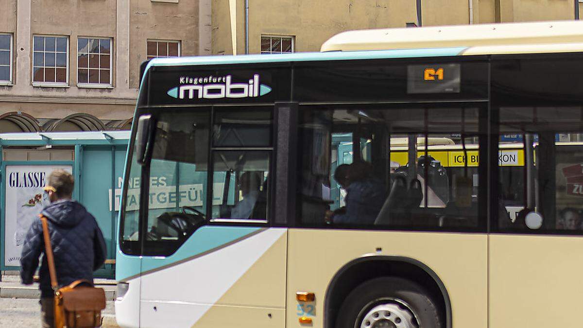 Der Impfbus macht am Samstag auf dem Neuen Platz Station