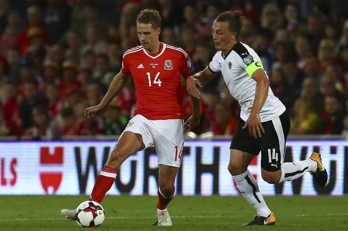 Julian Baumgartlinger: 3 Der Leverkusen-Reservist ließ seinem Bewegungsdrang freien Lauf und nützte die Freiräume. Der Kapitän war auch Antreiber des Spiels, war aber bei den Kopfballduellen den Walisern unterlegen.