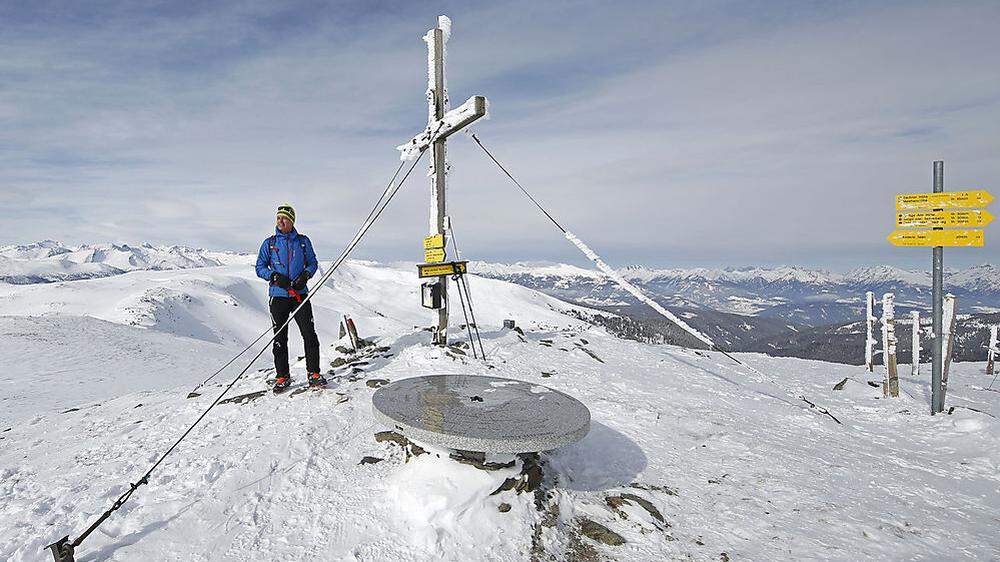 Vom Gipfelkreuz auf der Gaipahöhe eröffnet sich ein atemberaubender 360-Grad-Panoramablick