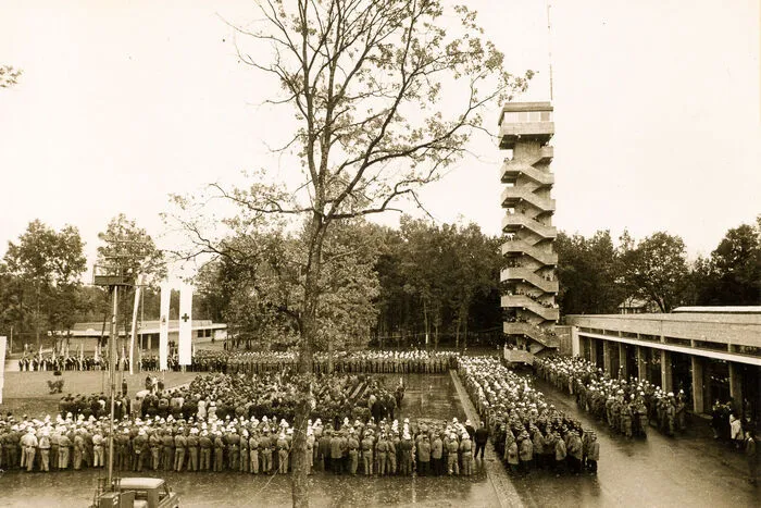 Mit der feierlichen Eröffnung der Feuerwehr- und Zivilschutzschule Steiermark im Oktober 1973 (im Bild) wurde der Aus­bildungsbetrieb 1973 von Graz nach Lebring verlegt.