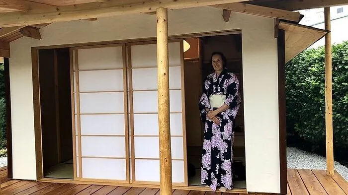 Monika Holzhaider erzählt über den Bau des ersten japanischen Teehauses in Graz