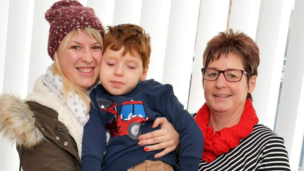 Tobias mit Mama Martina und Oma Margret