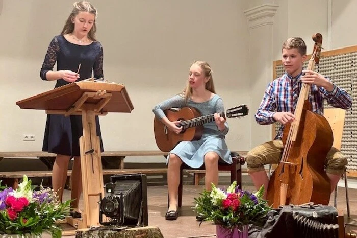 Magdalena Wirnsberger, Julia Kogler und Elias Seebacher begeisterten mit jugendlichem Elan das Publikum.